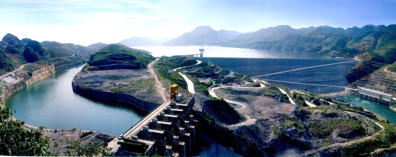 天生桥一级水电站天生桥一级水电站是中国第一座200米级高面板堆石坝